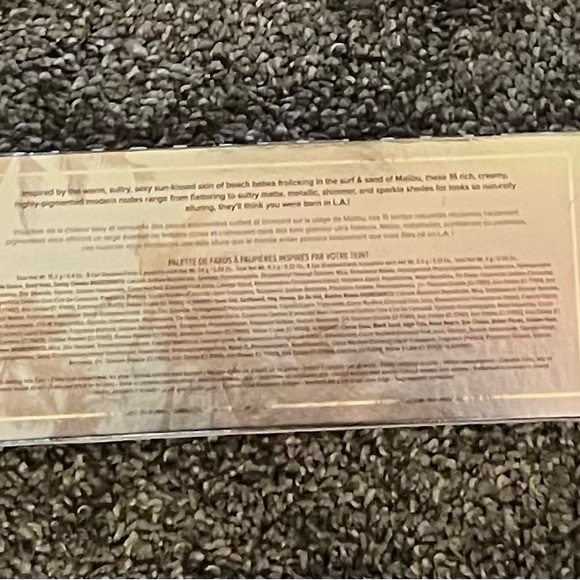 Too Faced The Too Faced Born This Way Sunset Stripped is a 16 pan palette - Picture 3 of 4